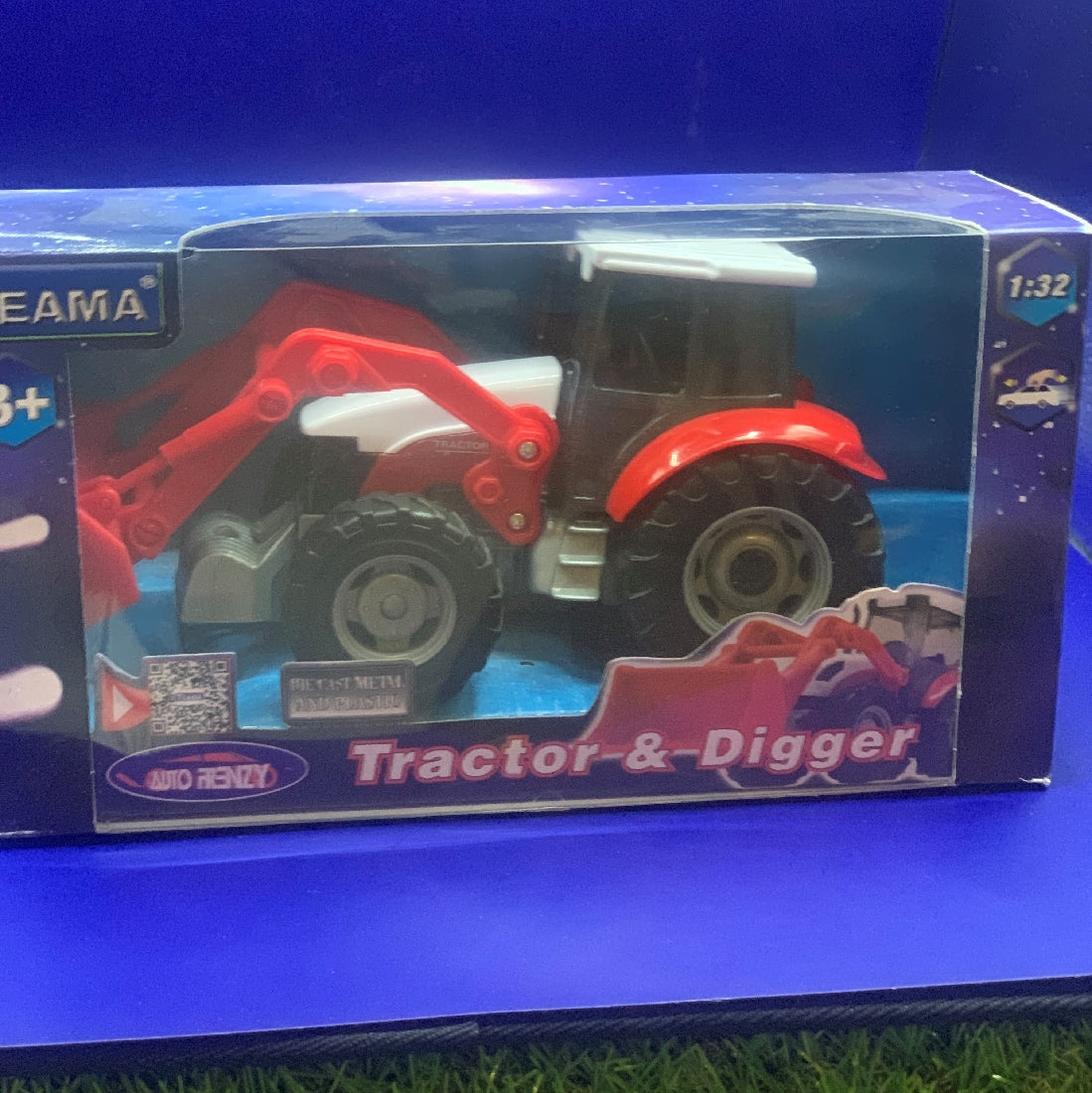 TOY TRACTOR SCOOP DIGGER